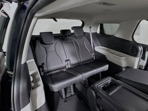 Certified 2024 Kia Carnival LX image 26