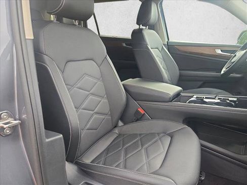 Used 2025 Volkswagen Atlas SE image 19