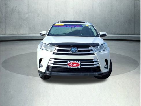Used 2017 Toyota Highlander XLE image 2