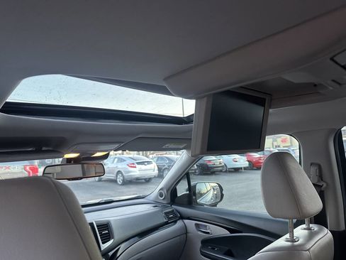 Used 2018 Honda Pilot Touring image 10