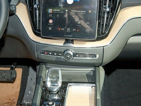 New 2026 Volvo XC60 B5 Ultra w/ Climate Package image 27