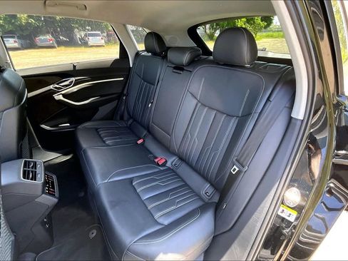 Used 2019 Audi e-tron Prestige w/ Prestige Package AWD/4WD image 21