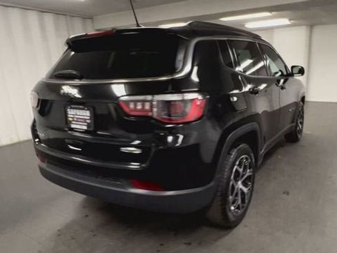 Used 2024 Jeep Compass Latitude AWD/4WD image 8
