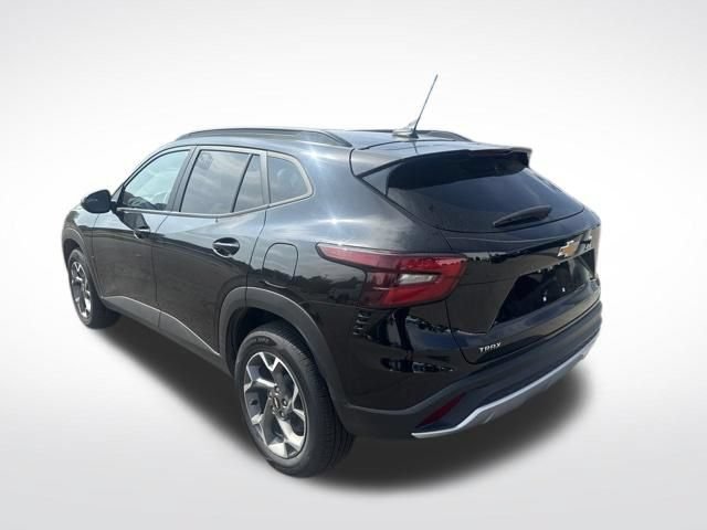 Used 2025 Chevrolet Trax LT FWD image 3