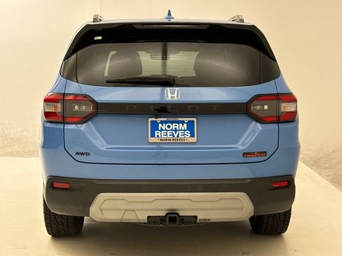 Used 2025 Honda Pilot TrailSport image 8