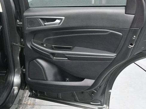 Used 2019 Ford Edge Titanium w/ Cold Weather Package AWD/4WD image 13