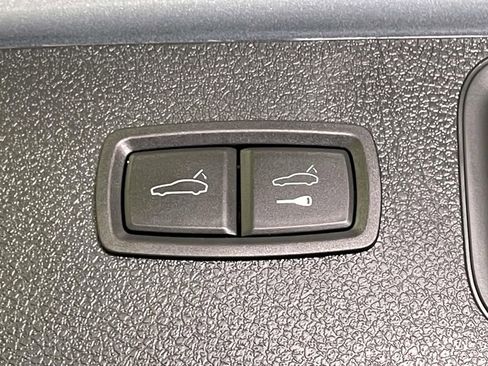 Used 2025 Porsche Macan image 21