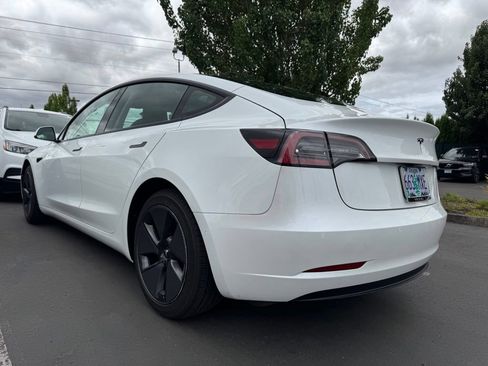 Used 2021 Tesla Model 3 Standard Range Plus RWD image 3