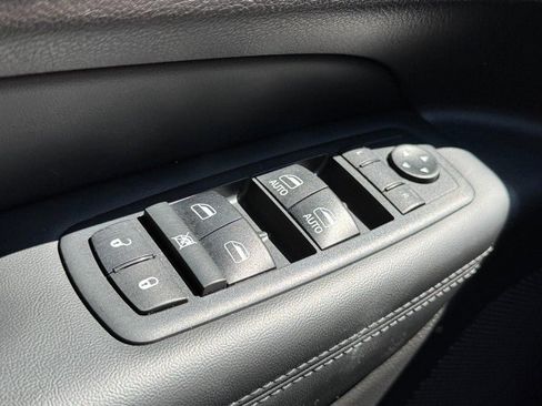 Used 2019 Jeep Grand Cherokee Laredo AWD/4WD image 25
