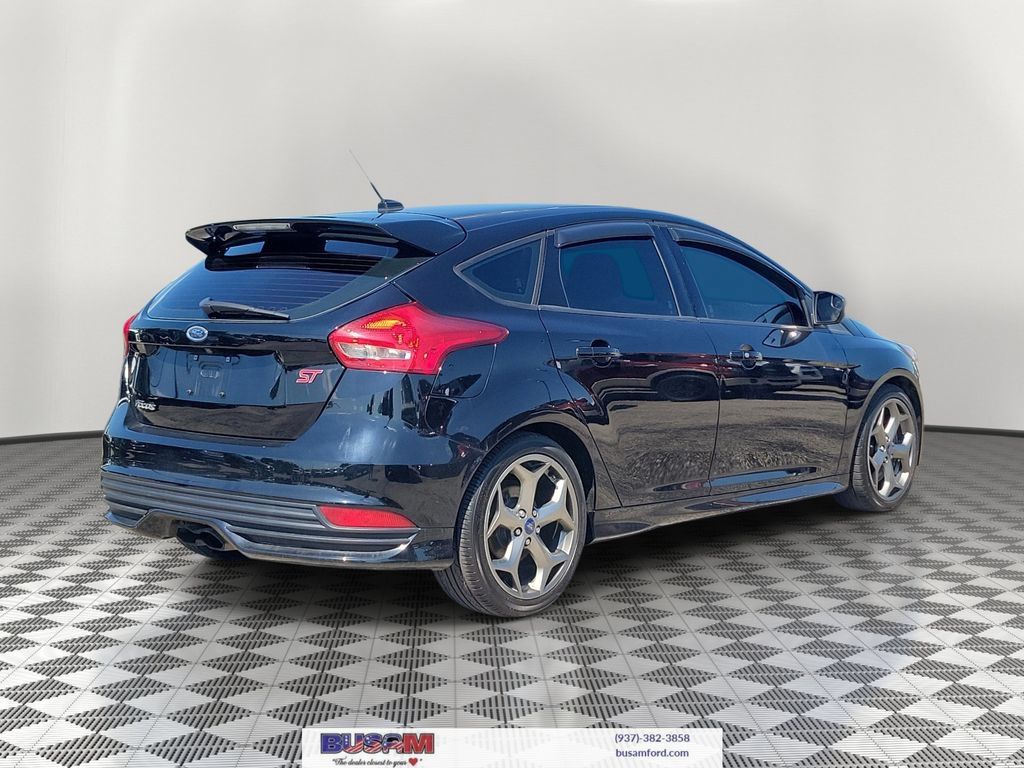 Used 2018 Ford Focus ST FWD image 4