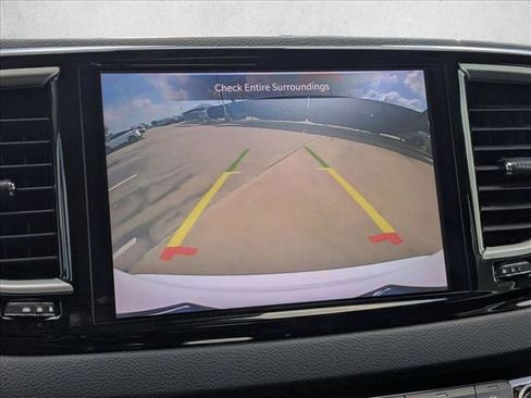 Used 2024 Chrysler Pacifica Touring-L image 13