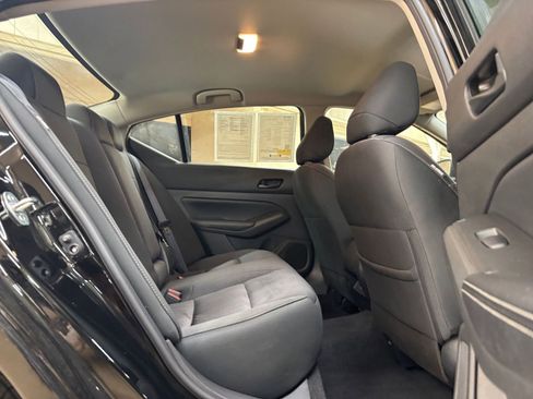 Used 2025 Nissan Altima 2.5 SV FWD image 25