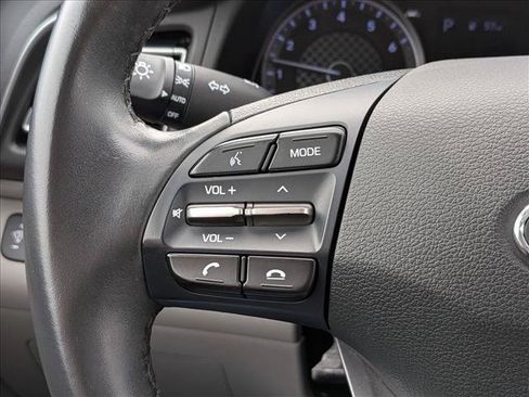 Used 2020 Hyundai Elantra Limited FWD image 11