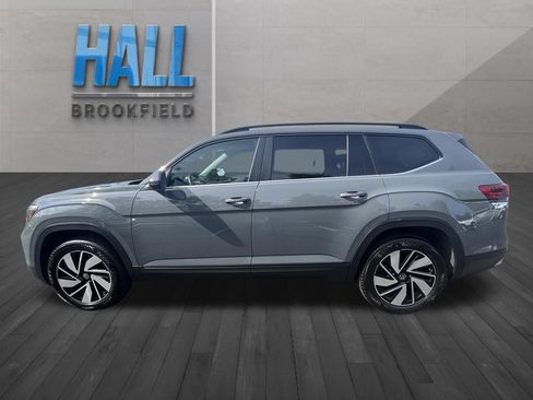 Used 2026 Volkswagen Atlas SE w/ Panoramic Sunroof Package FWD image 3