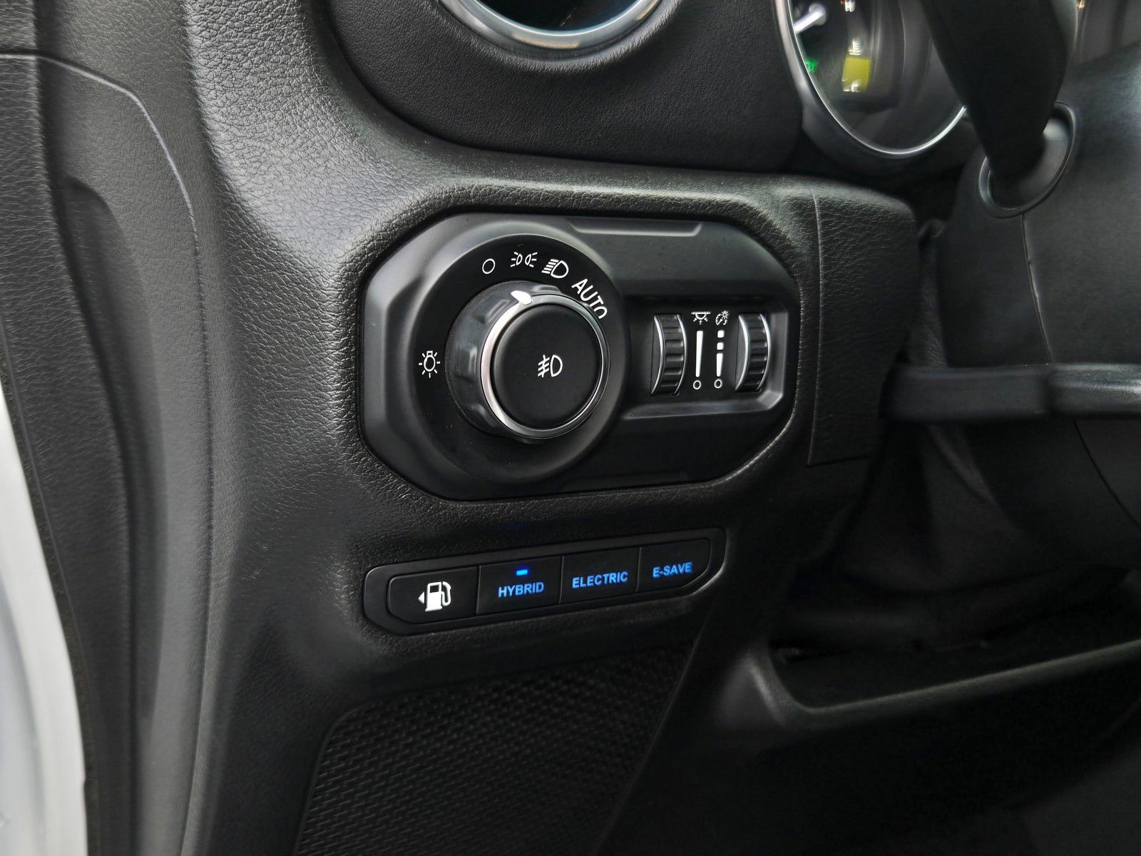 Used 2021 Jeep Wrangler Unlimited Sahara w/ Cold Weather Group AWD/4WD image 17
