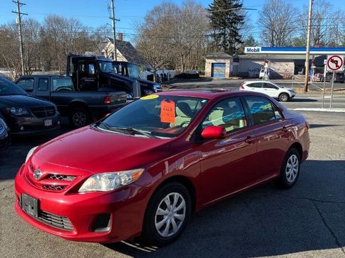 Used 2011 Toyota Corolla LE image 2