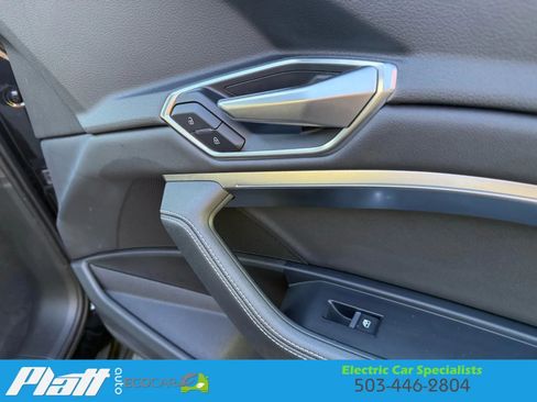 Used 2021 Audi e-tron Premium w/ Convenience Plus Package image 32
