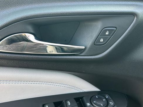 Used 2025 Chevrolet Trax LT image 21