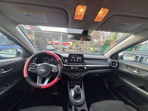 Used 2021 Kia Forte LXS FWD image 2