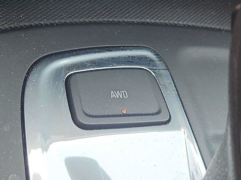 Used 2024 Chevrolet Equinox LT AWD/4WD image 24