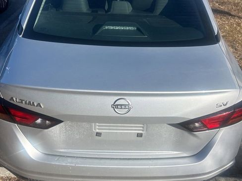 Used 2024 Nissan Altima 2.5 SV image 3