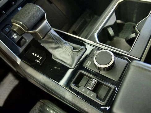 Used 2022 Toyota Tundra Limited w/ Power Package AWD/4WD image 18