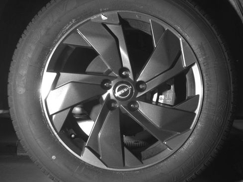 Used 2025 Nissan Rogue SV AWD/4WD image 13