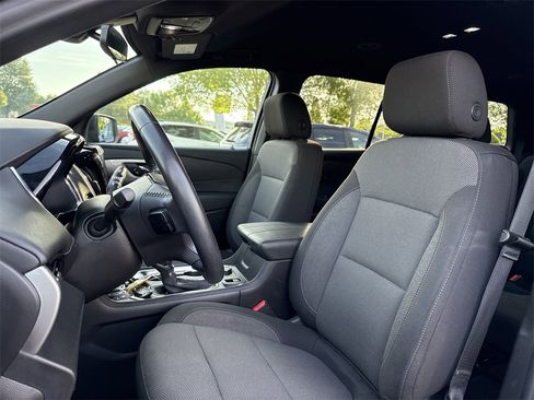 Used 2022 Chevrolet Traverse LT image 12