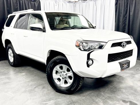 Used 2017 Toyota 4Runner SR5 image 3