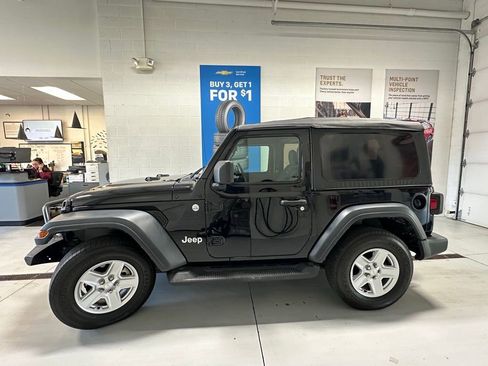 Used 2018 Jeep Wrangler Sport image 4