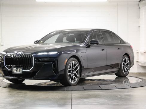 Used 2026 BMW 750e xDrive w/ Executive Package AWD/4WD image 3