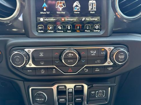 Used 2022 Jeep Wrangler Unlimited Sahara AWD/4WD image 24
