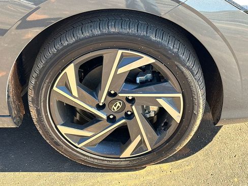 New 2025 Hyundai Elantra SEL image 12