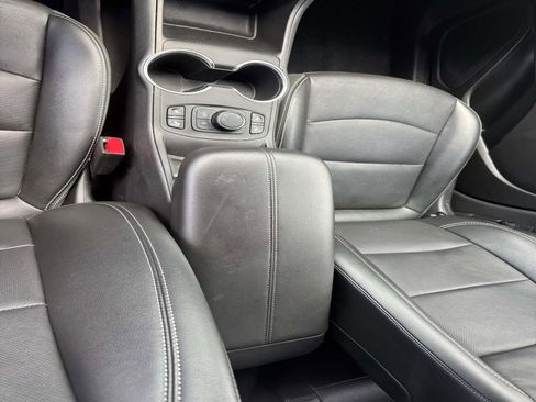 Used 2024 GMC Terrain SLT w/ Elevation Edition image 23