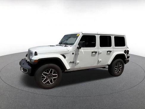 Used 2025 Jeep Wrangler Unlimited Sahara AWD/4WD image 8