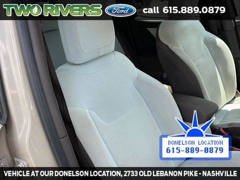 Used 2015 Jeep Renegade Latitude w/ Cold Weather Group FWD image 33