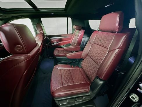 Used 2025 Cadillac Escalade ESV Premium Luxury w/ Touring Package image 27