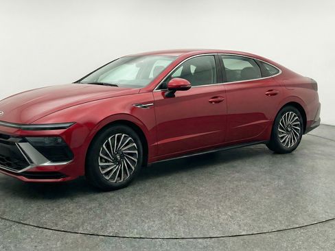Used 2025 Hyundai Sonata SEL FWD image 3
