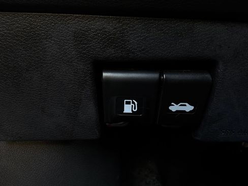 Used 2025 Nissan Versa SV FWD image 22