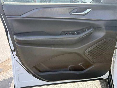 Certified 2023 Jeep Grand Cherokee Altitude image 11