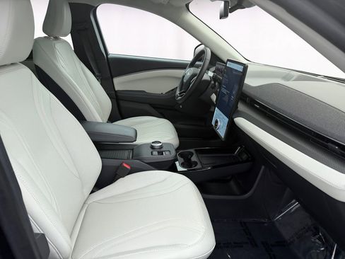 Used 2023 Ford Mustang Mach-E Premium image 15