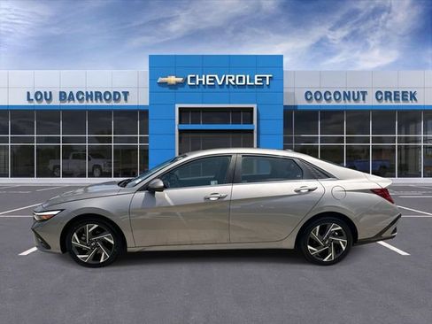 Used 2025 Hyundai Elantra SEL FWD image 5