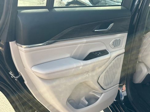 Used 2023 Jeep Grand Cherokee Overland image 21