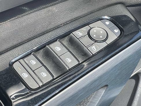 Used 2025 Nissan Pathfinder SL FWD image 21
