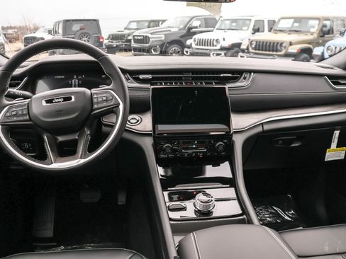 New 2025 Jeep Grand Cherokee Limited image 17