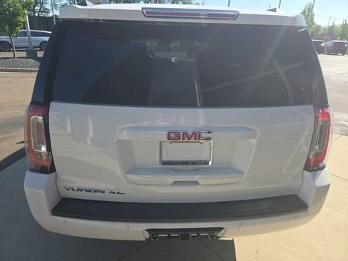Used 2016 GMC Yukon XL SLT w/ Open Road Package AWD/4WD image 14