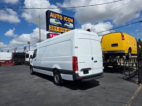 Used 2021 Mercedes-Benz Sprinter 2500 image 26