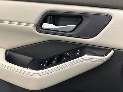 Used 2023 Nissan Rogue SV w/ SV Premium B Package image 19