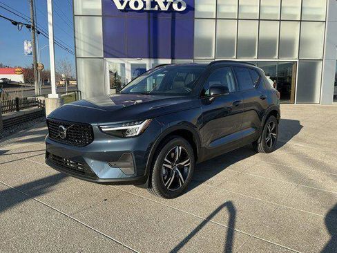 New 2026 Volvo XC40 B5 Core AWD/4WD image 1