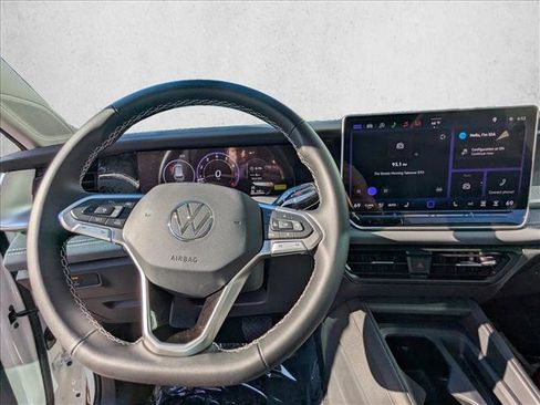 New 2026 Volkswagen Tiguan SE FWD image 14